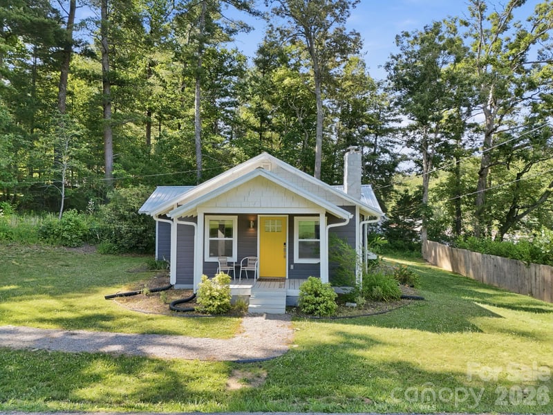 15 Old Fort Rd, Fairview, NC 28730