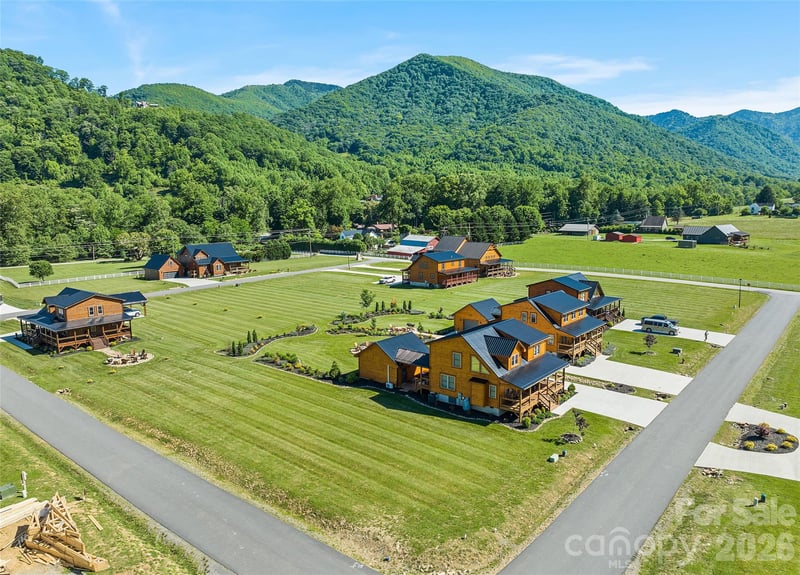 12 Mari Pl, Maggie Valley, NC 28751