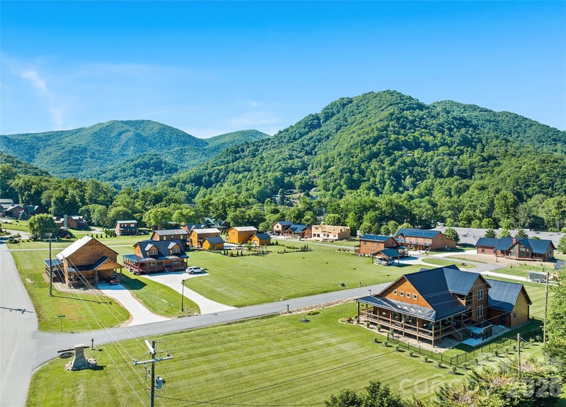 12 Mari Pl, Maggie Valley, NC 28751