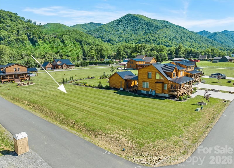 12 Mari Pl, Maggie Valley, NC 28751