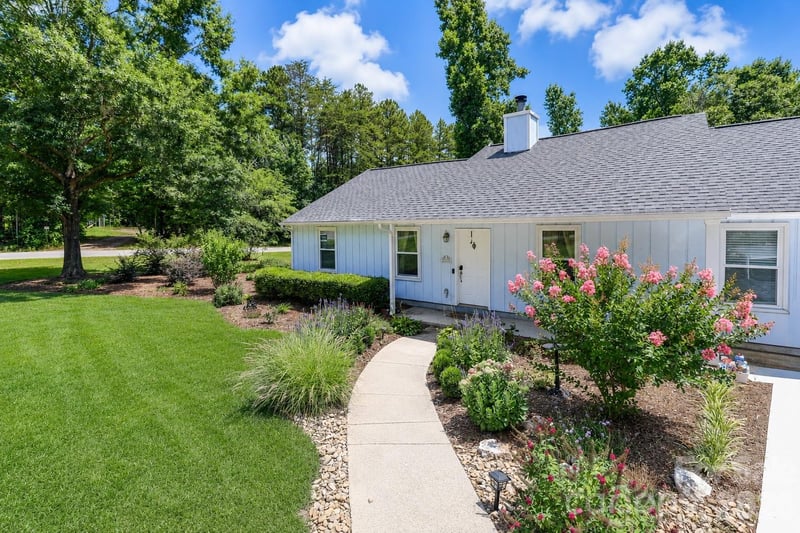 105 Lake Top Ln, Statesville, NC 28677