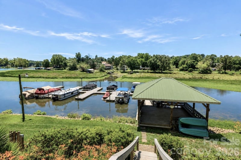 105 Lake Top Ln, Statesville, NC 28677
