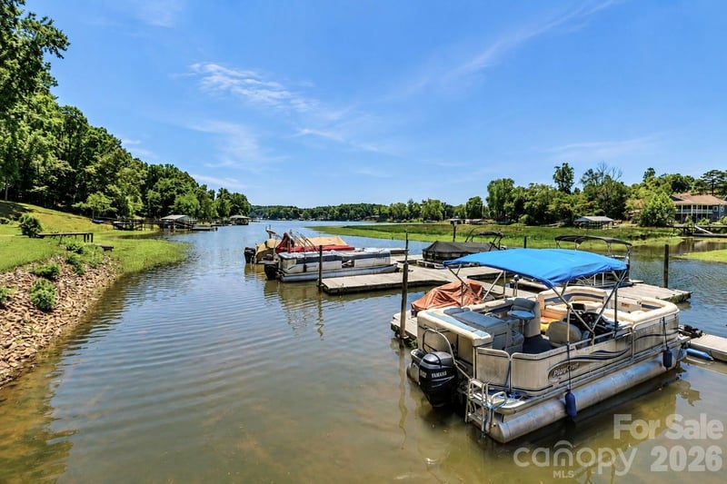 105 Lake Top Ln, Statesville, NC 28677