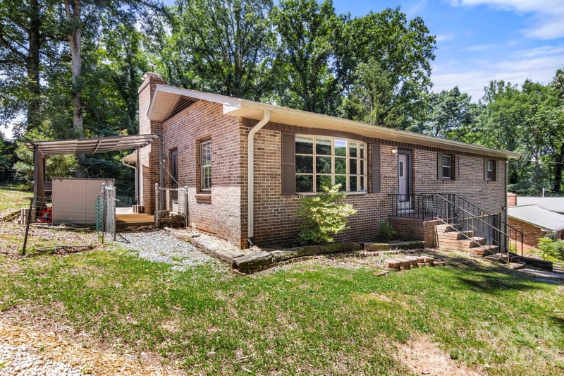 2951 7th Street Dr, Hickory, NC 28601