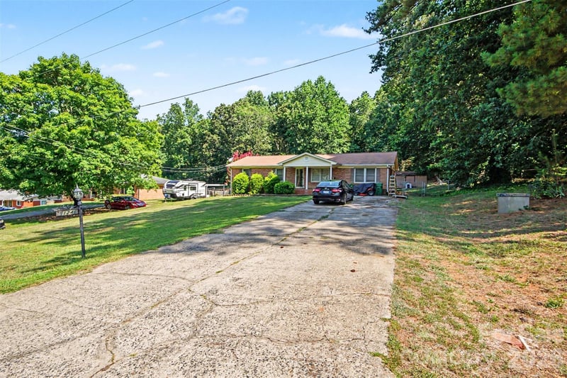 124 Riley Rd, Dallas, NC 28034