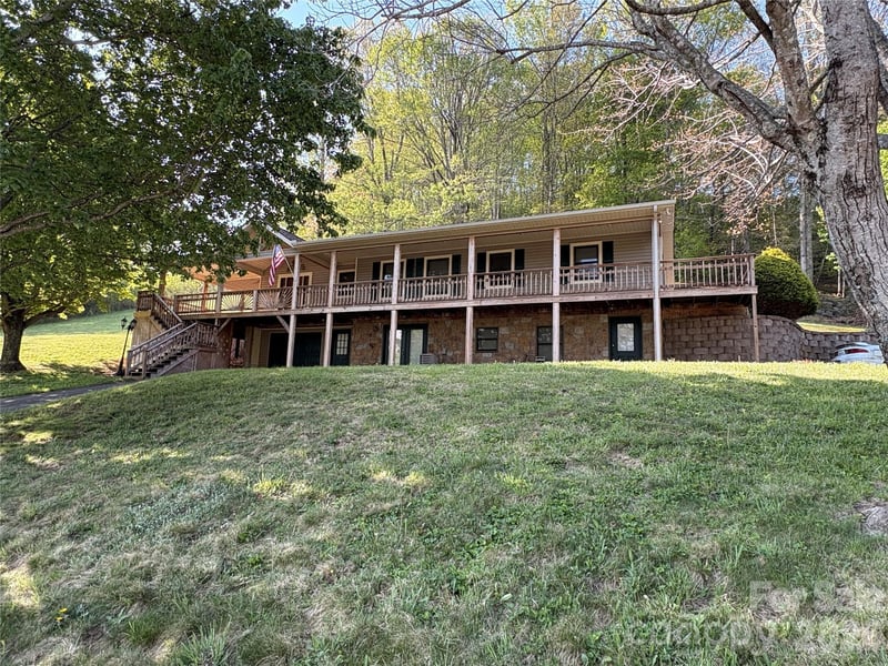 299 Mcdowell Ln, Burnsville, NC 28714