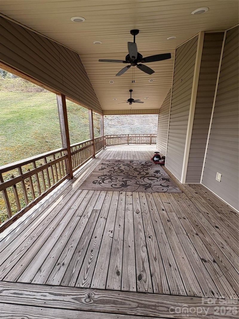 299 Mcdowell Ln, Burnsville, NC 28714