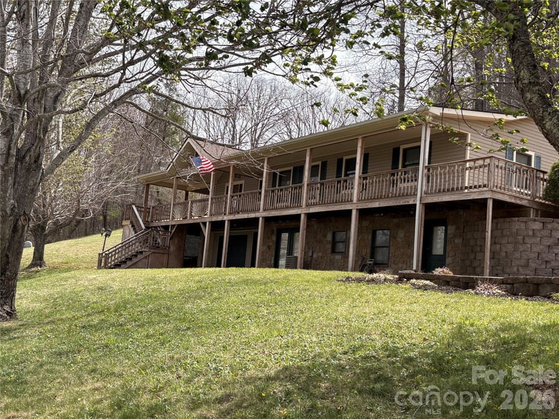 299 Mcdowell Ln, Burnsville, NC 28714