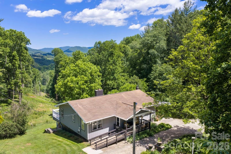 30 Reeves Dr, Burnsville, NC 28714