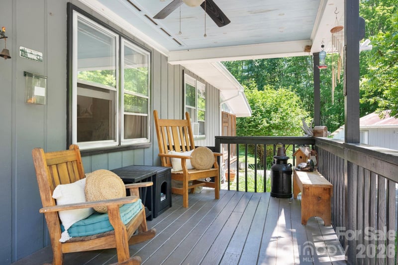 30 Reeves Dr, Burnsville, NC 28714