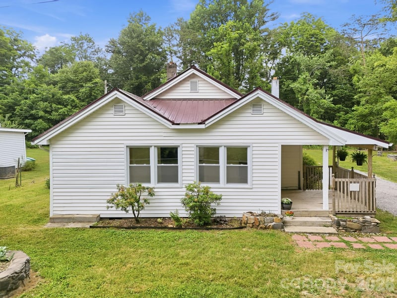 226 Vance Ave, Black Mountain, NC 28711