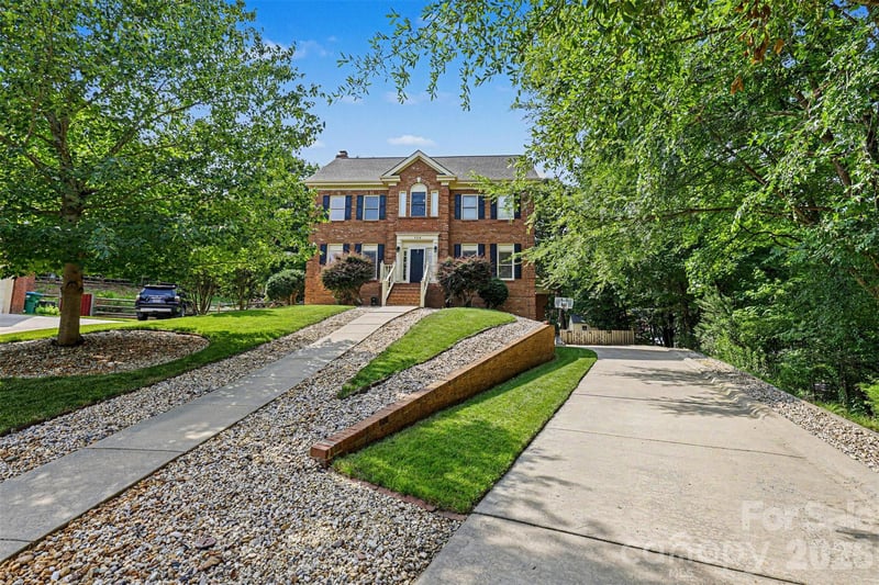 104 Southern Cross Ln, Matthews, NC 28105