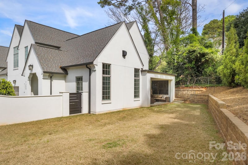 1355 Kings Dr, Charlotte, NC 28207
