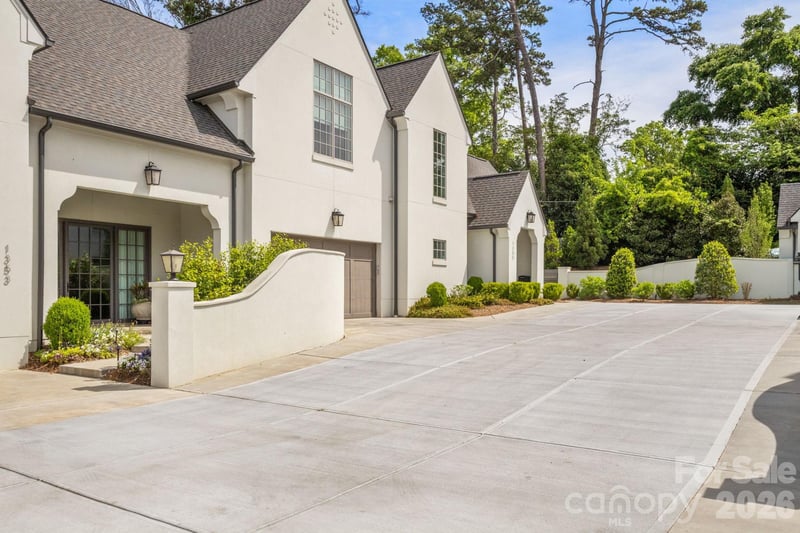 1355 Kings Dr, Charlotte, NC 28207