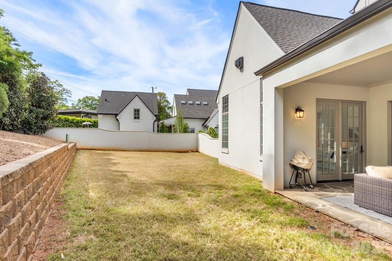 1355 Kings Dr, Charlotte, NC 28207