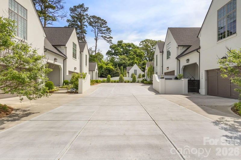 1355 Kings Dr, Charlotte, NC 28207