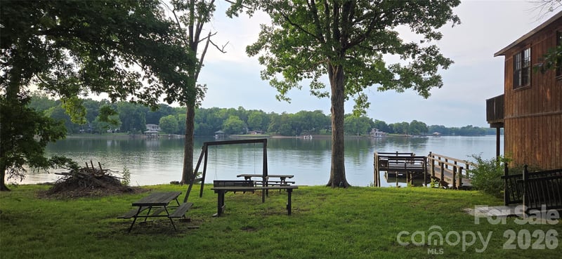 565 Bonum Rd, Lake Wylie, SC 29710