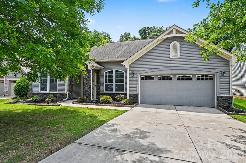 1284 Kings Grove Dr, York, SC 29745