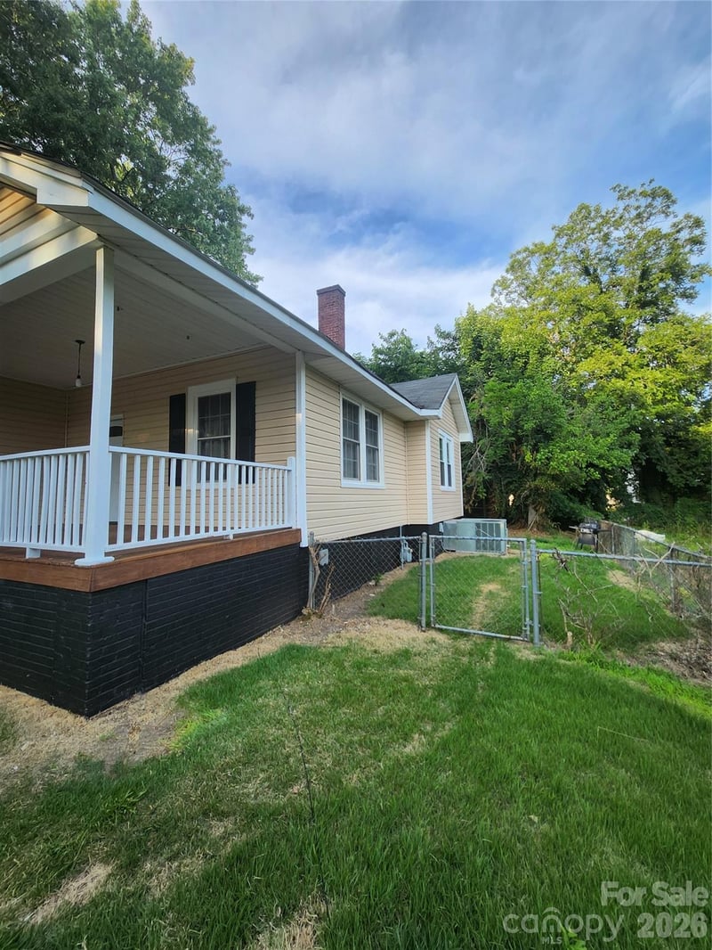 106 Liberty St, Gastonia, NC 28052