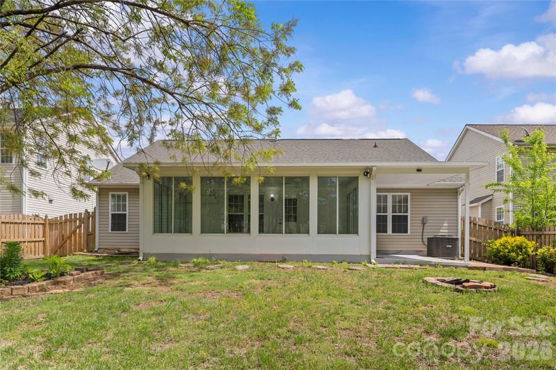 17300 Commons Crossing Dr, Charlotte, NC 28277