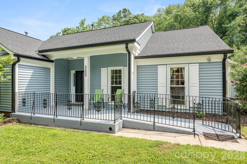 5200 Cressingham Ct, Charlotte, NC 28227