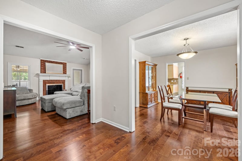5200 Cressingham Ct, Charlotte, NC 28227
