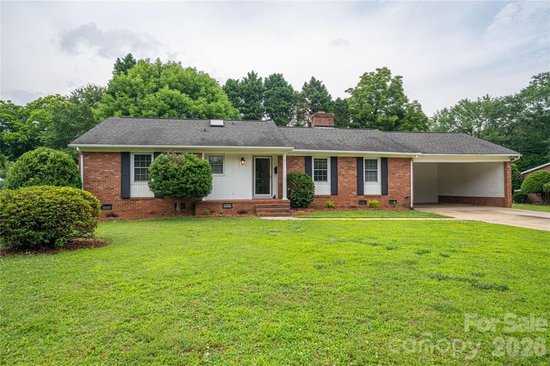 225 Dogwood Dr, Mount Holly, NC 28120