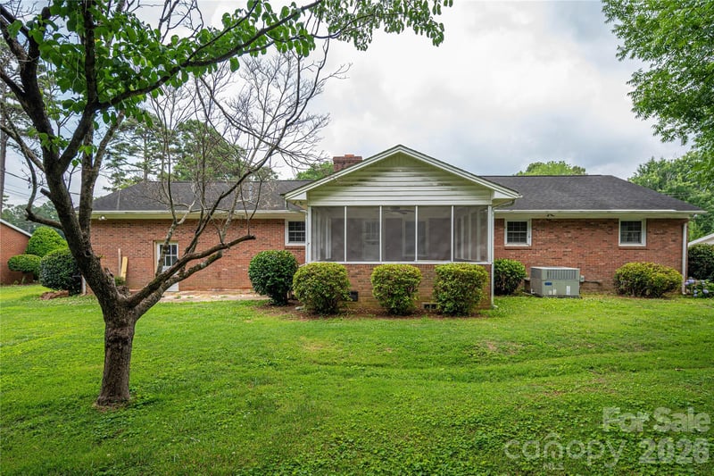 225 Dogwood Dr, Mount Holly, NC 28120