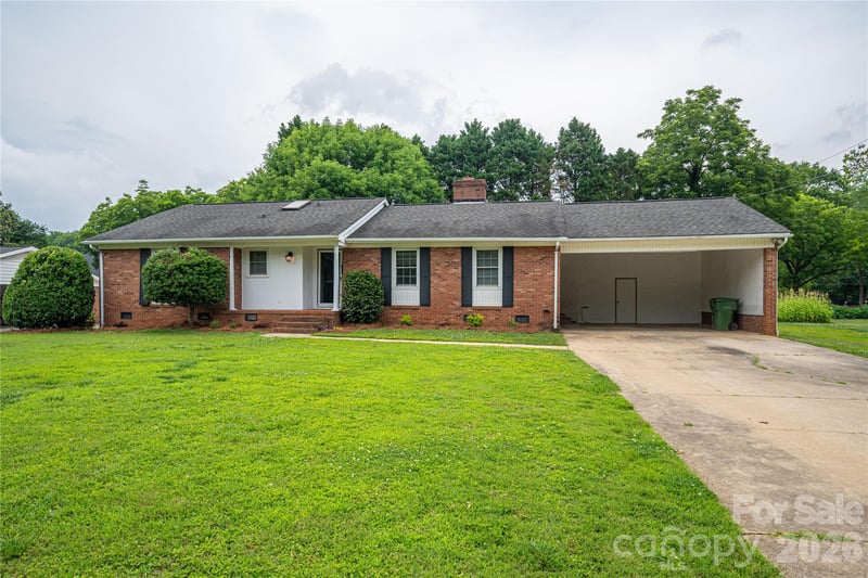 225 Dogwood Dr, Mount Holly, NC 28120
