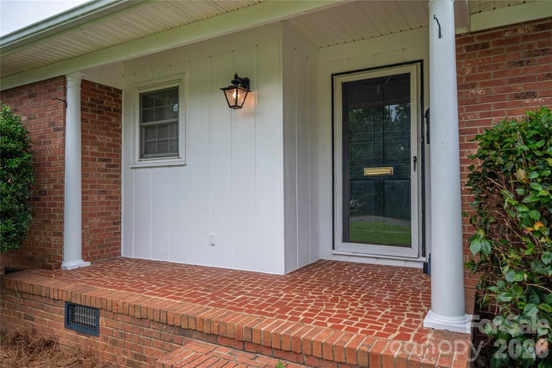 225 Dogwood Dr, Mount Holly, NC 28120