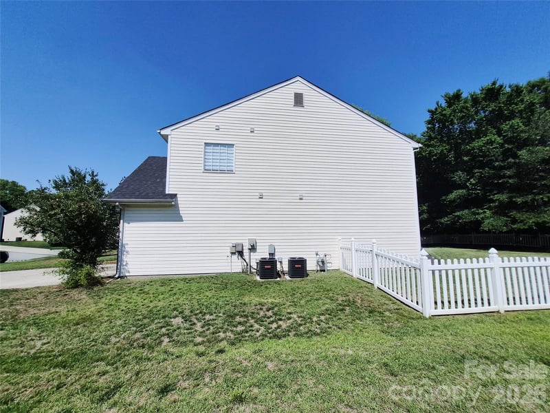 6229 Roseway Ct, Harrisburg, NC 28075