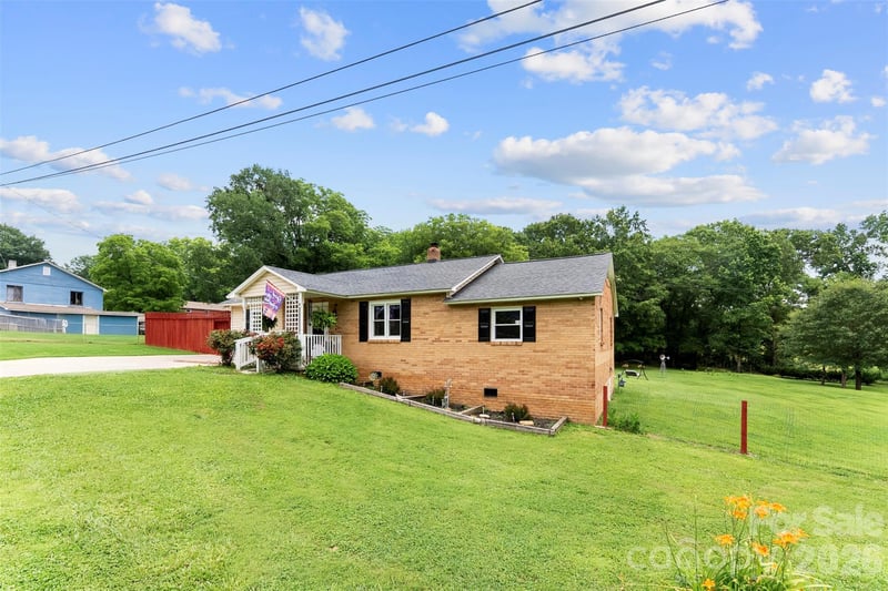 810 Bradley Rd, Dallas, NC 28034