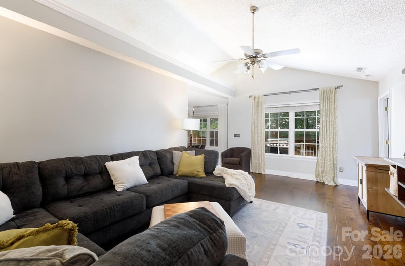 1566 Meadow Glen Ln, Rock Hill, SC 29730