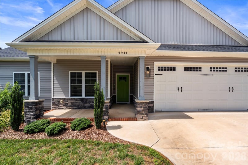 4944 Southview Dr, Hickory, NC 28602
