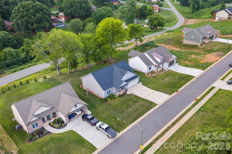 4944 Southview Dr, Hickory, NC 28602