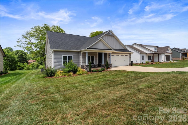 4944 Southview Dr, Hickory, NC 28602