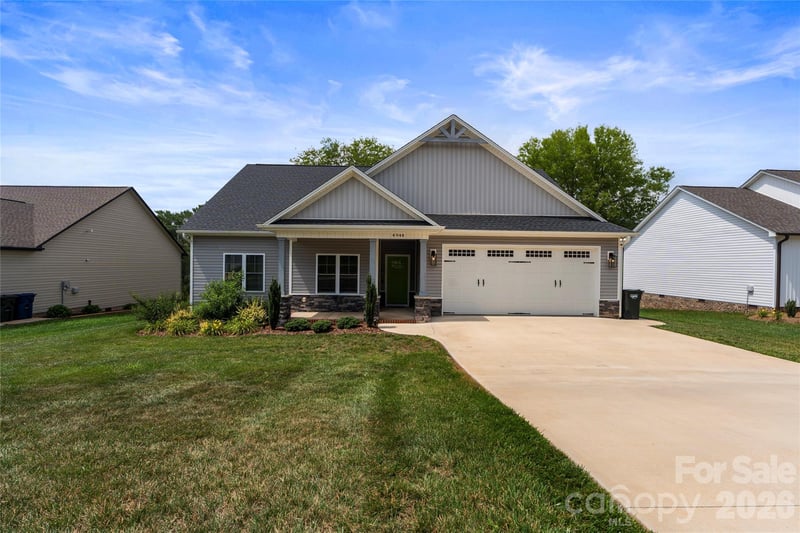 4944 Southview Dr, Hickory, NC 28602