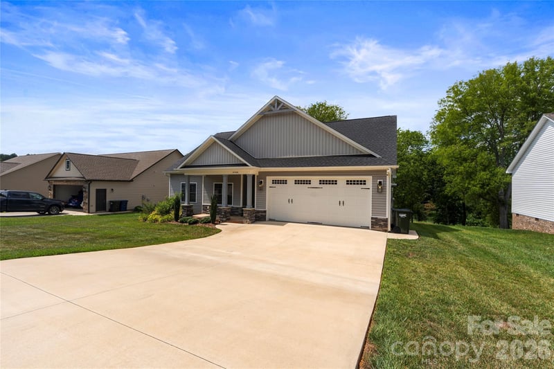 4944 Southview Dr, Hickory, NC 28602