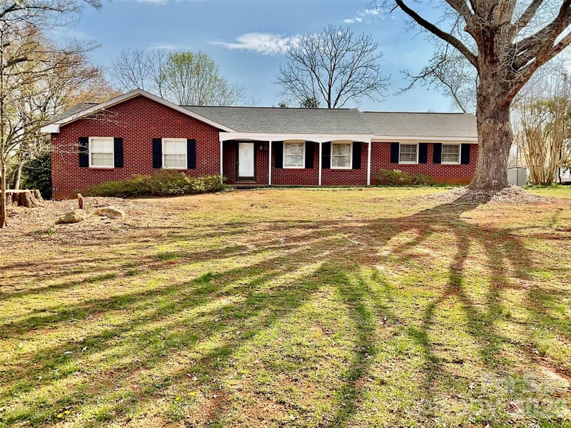 5521 Suttlemyre Ln, Hickory, NC 28601