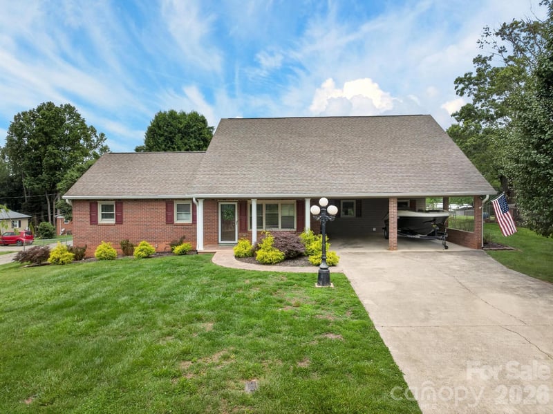 2411 Allendale Cir, Lenoir, NC 28645