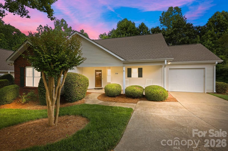 228 Oak Village Pw, Mooresville, NC 28117