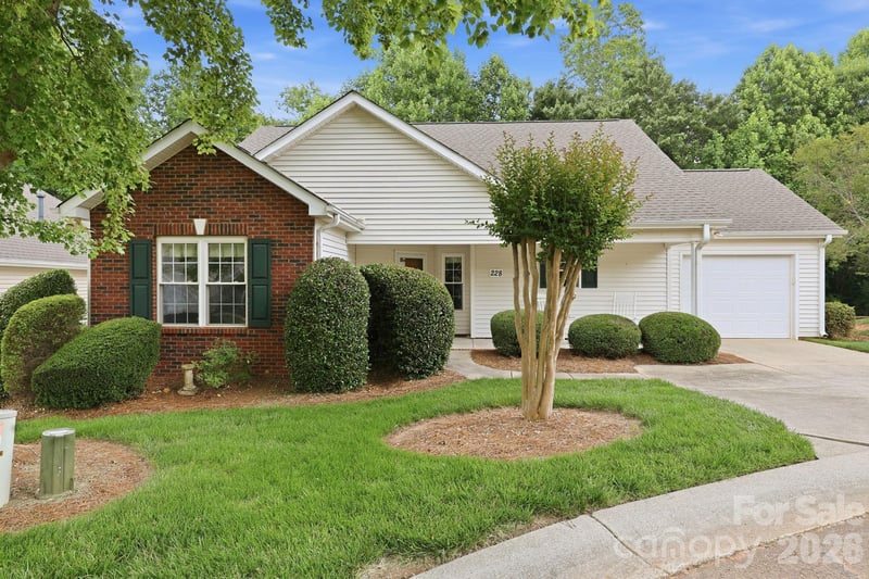 228 Oak Village Pw, Mooresville, NC 28117