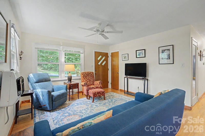 53 Merion Dr, Asheville, NC 28806