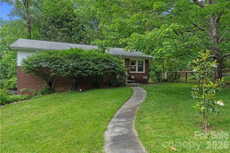 53 Merion Dr, Asheville, NC 28806