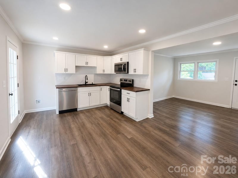 803 Dogwood Dr, Dallas, NC 28034
