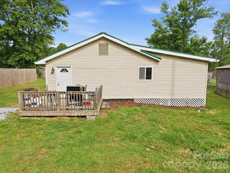 104 Jody St, East Flat Rock, NC 28726