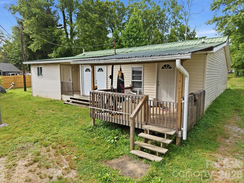 104 Jody St, East Flat Rock, NC 28726