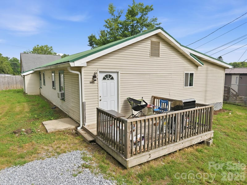 104 Jody St, East Flat Rock, NC 28726
