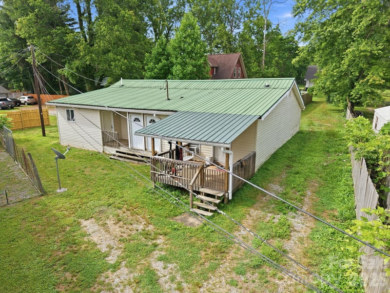 104 Jody St, East Flat Rock, NC 28726
