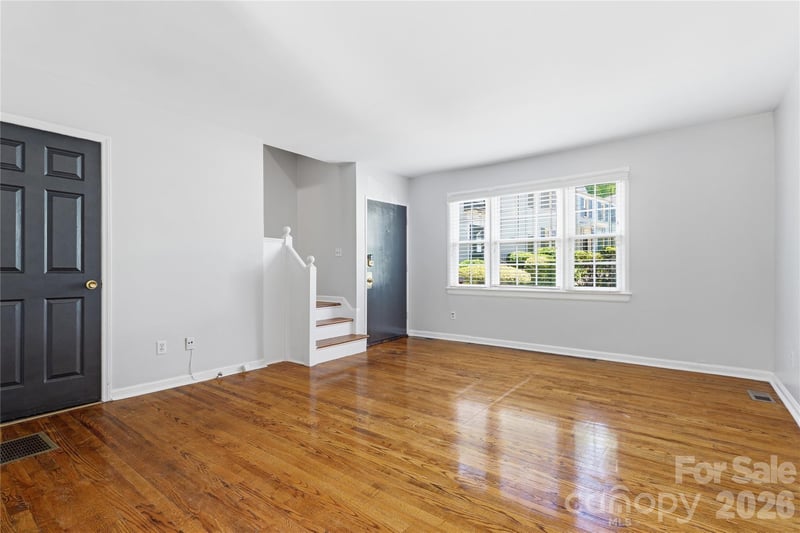 525 Wakefield Dr, Charlotte, NC 28209
